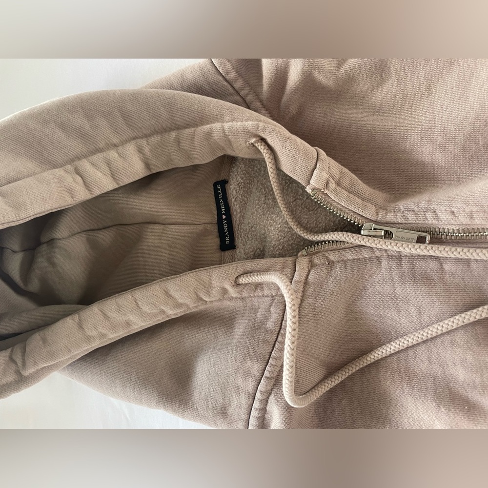 Brandy Melville zip up